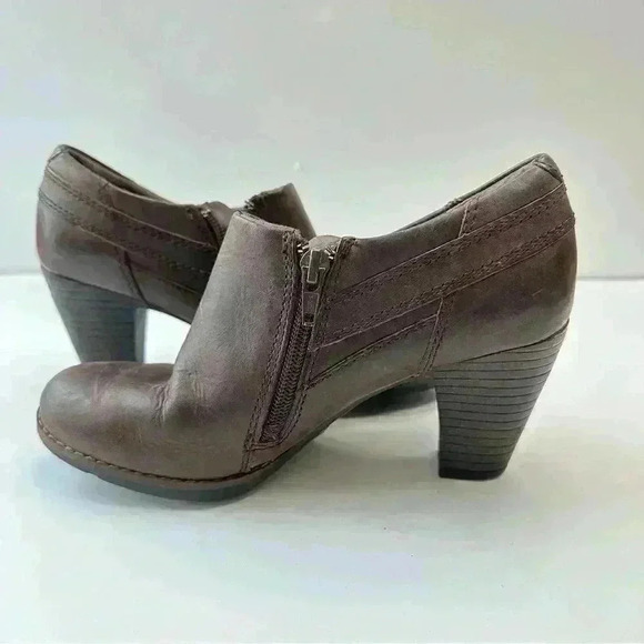 Clarks Bendables Brown Leather Ankle Booties with Heel Womens Shoes Size 6 - Picture 9 of 11
